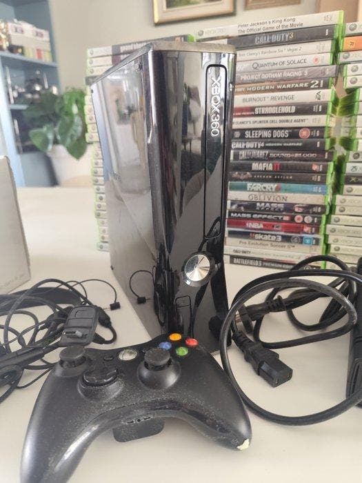 Microsoft - Xbox 360 - Xbox 360 Slim 250GB - Spelcomputer, Games en Spelcomputers, Spelcomputers | Overige Accessoires