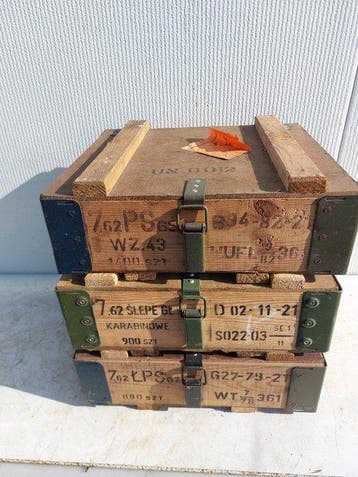 Kist - Hout - Drie zware kisten met stevige afwerking met