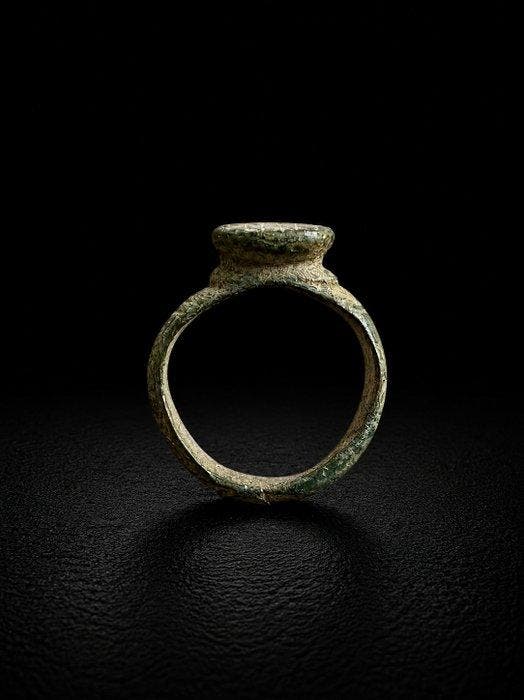 Islamitisch Brons Ring - 10e tot 13e eeuw na Christus, Antiek en Kunst, Antiek | Overige Antiek