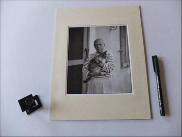 Carlos Nadal - Pablo Picasso and his cat, Vallauris, 1954