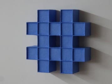 Hans Meeuwsen - Reliëf, 2026 - 74 hemelsblauwe hashtag -