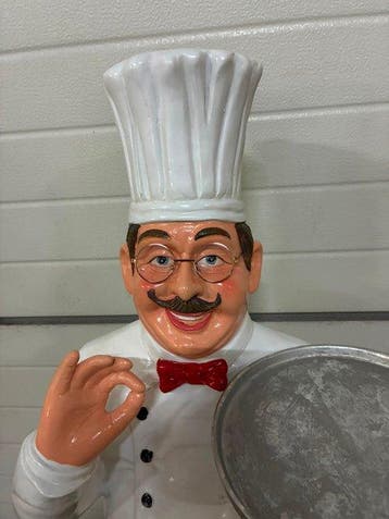Beeld, Grote decoratieve chef-kok met dienblad –