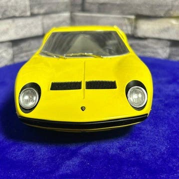 Autoart 1:18 - Modelauto - Lamborghini Miura SV, Nieuw