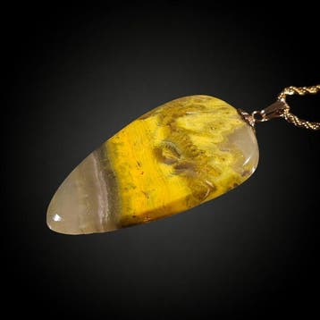 Geen Reserve – 44,9 ct Bumblebee Jasper met levendige gele