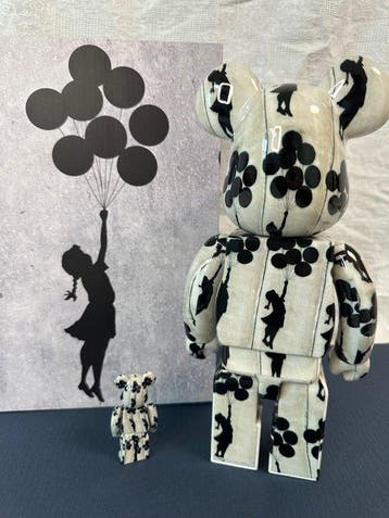 Medicom Toy - Be@rbrick 400% & 100% Flying Balloons Girl
