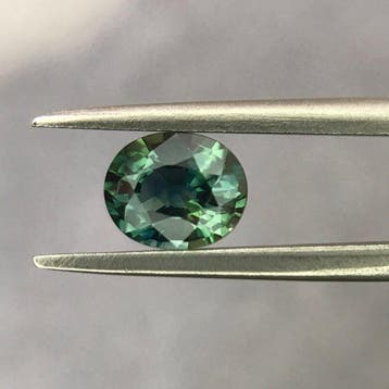 Zonder minimumprijs - 1 pcs Groen, Blauw Saffier - 0.86 ct -