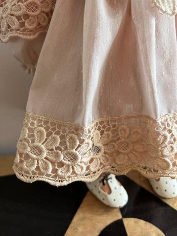 Buschow & Beck - Speelgoed Prachtige meisjespop met kleding, Antiek en Kunst
