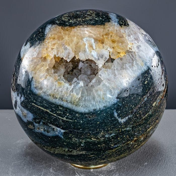 Natuurlijke mosagaatkogel met druse – Natuurlijke magie in, Antiek en Kunst, Curiosa en Brocante