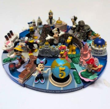 Disney - Beeldje - Tokyo DisneySea 5th Anniversary Diorama, Verzamelen, Nieuw