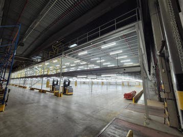 Gereserveerd Dubbele Entresolvloer Tussenvloer 2500 m2