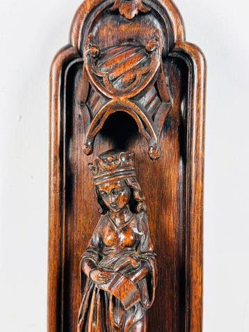 Beeld, Finely Carved Neo-Gothic Oak Wall Panel with Crowned