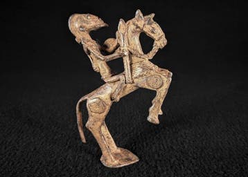 Horse rider statue with shield - sculptuur - Nommo -
