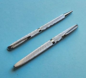 Waterman - Waterman CF MOIRÉ ARGENTÉ - PLUME OR 18 CARATS, Verzamelen, Pennenverzamelingen, Nieuw