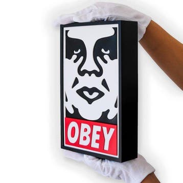 Shepard Fairey (OBEY) (1970) - OBEY Giant Édition Sculpture