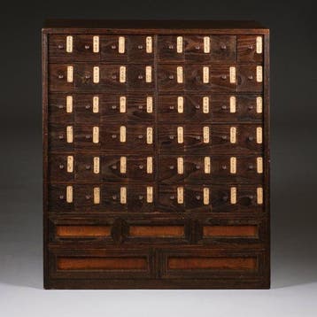 Apothekerskast  (kusuri’dansu) met originele inhoud - Kiri