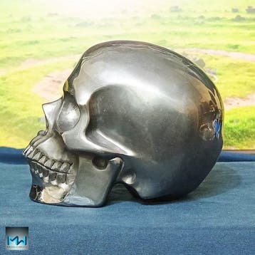 Sculpture de crâne humain, faite à la main sur cristal