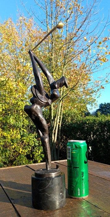 Sculpture, Modernistische bronzen golfer - 41 cm - bronze et