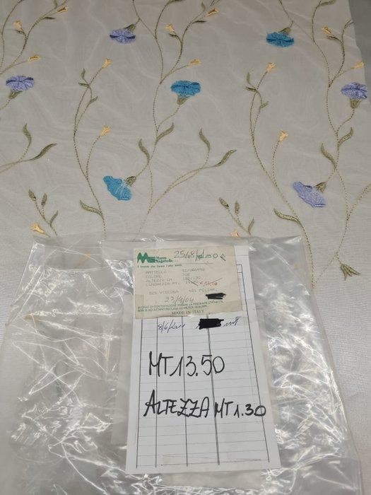 Tessuto Ricamato Floreale su Tulle – Made in Italy – Viscosa, Antiquités & Art, Tapis & Textile