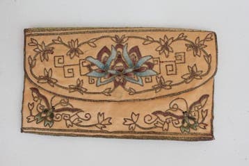 2 pochettes en soie brodée avec deux compartiments. - Asia -