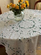 Tafelkleed. Wonderbaarlijk tafelkleed. Handgeborduurde en