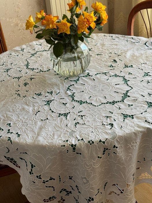 Tafelkleed. Wonderbaarlijk tafelkleed. Handgeborduurde en, Antiek en Kunst, Antiek | Tapijten, Tafelkleden en Textiel