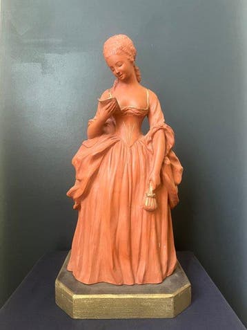 Sculpture, Vrouw met boek - 39.5 cm - Terre cuite, Bois