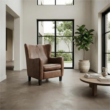 Leren fauteuil Hug - Vintage Brown (bruin) - Poten hout, Huis en Inrichting, Nieuw, Ophalen of Verzenden, 75 tot 100 cm, Eigentijds, Klassiek, Retro, Romantisch