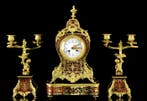 Boulle klok - 4-piece clock garniture with a pair of, Antiek en Kunst