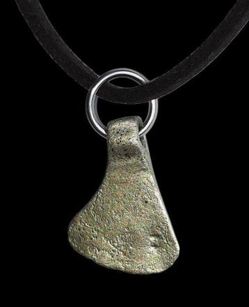 Époque Viking Argent Amulette en forme de hache. Excellent