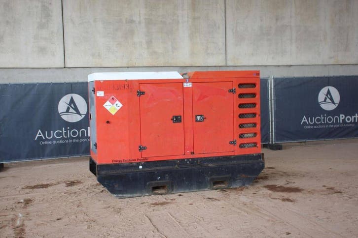Veiling: Generator SDMO R110 Diesel 110kVA, Articles professionnels, Machines & Construction | Générateurs, Enlèvement