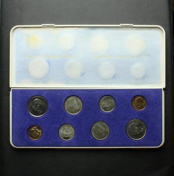 België. Lot de 2 coffrets Monnaie royale de Belgique (2x8