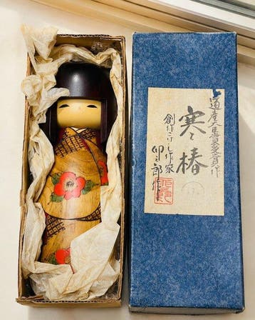 kokeshi créative « Winter Camellia » - Bois - Usaburo -