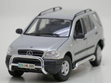 Schaal 1:18 Maisto 31847 Mercedes ML 320 #948 (Automodellen), Hobby & Loisirs créatifs, Voitures miniatures | 1:18, Ophalen of Verzenden