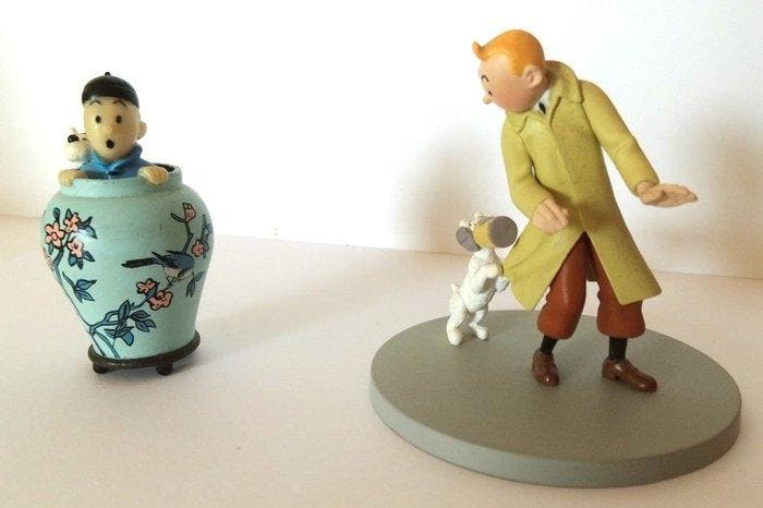 Tintin 1 × statuette de Moulinsart et 1 × fabricant inconnu, Boeken, Strips | Comics
