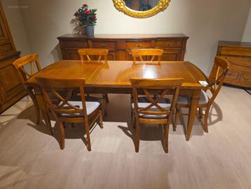 Klassieke uitschuifbare eettafel