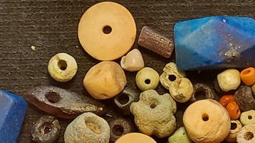 Égyptien ancien vers le romain Verre plus de 100 perles