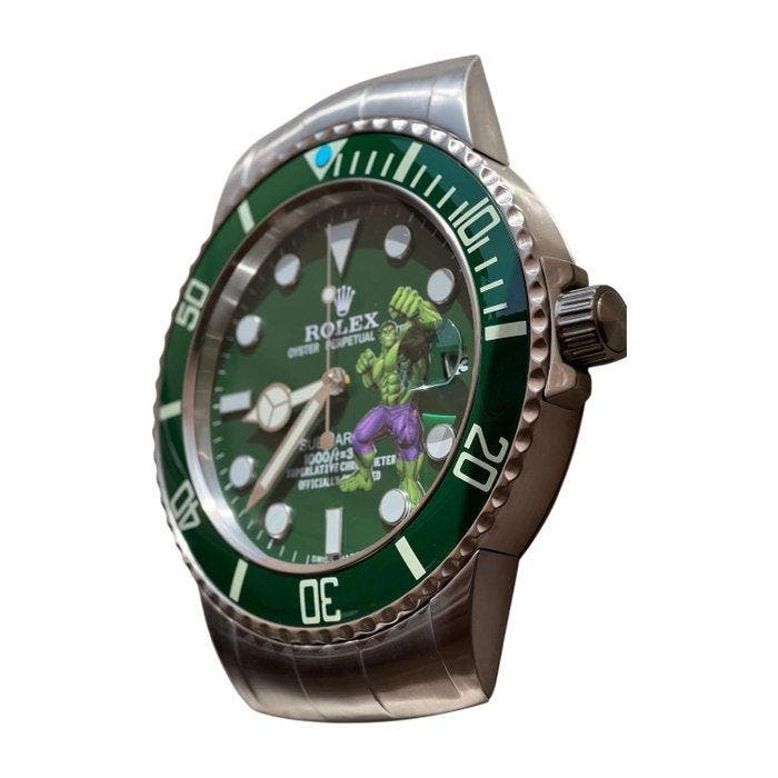 Moon24 - Rolex “Subamariner Hulk Smash ” Wall Clock 43cm, Antiquités & Art, Art | Objets design