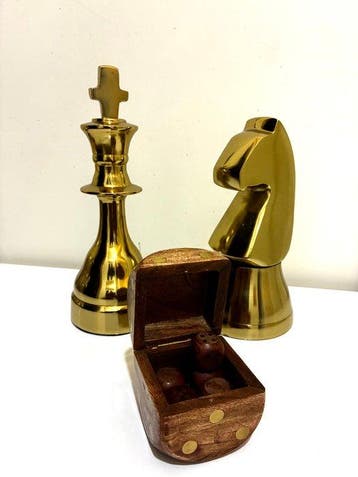 Figurine - Hollywood Regency Style Chess Sculptures Set (3), Antiquités & Art