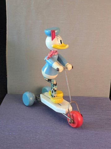 Disney/vilac - Speelgoedfiguurtjes Donald on Scooter -