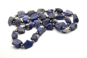 Blauwe sodaliet - ruwe stenen - 69,8 g - Halsketting