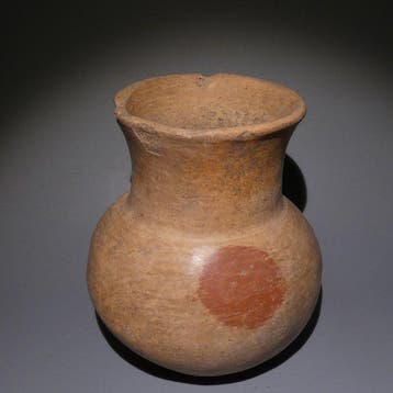 Colima, Westkust, Terracotta Bolvormige pot. 11 cm hoog.