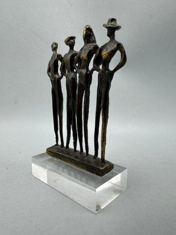 sculptuur, Expressief verbronsd beeld – vier gestileerde
