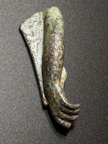 Oud-Romeins Brons Een arm van een beeldje in de fijnste