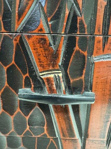 Japans vintage ladekast van hout met Kamakura-carving