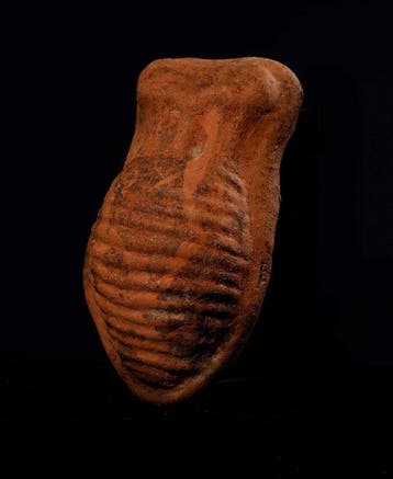 Etruskisch Terracotta votiefmodel van de baarmoeder met