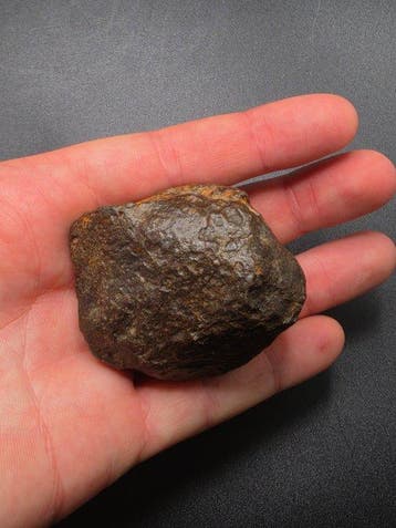 meteoriet Chondrite meteoriet - Hoogte: 5 cm - 173 g