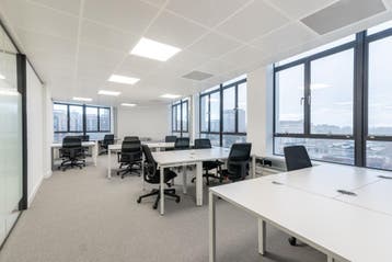 Kantoorruimte voor 10 in Mercier Square, Verzenden