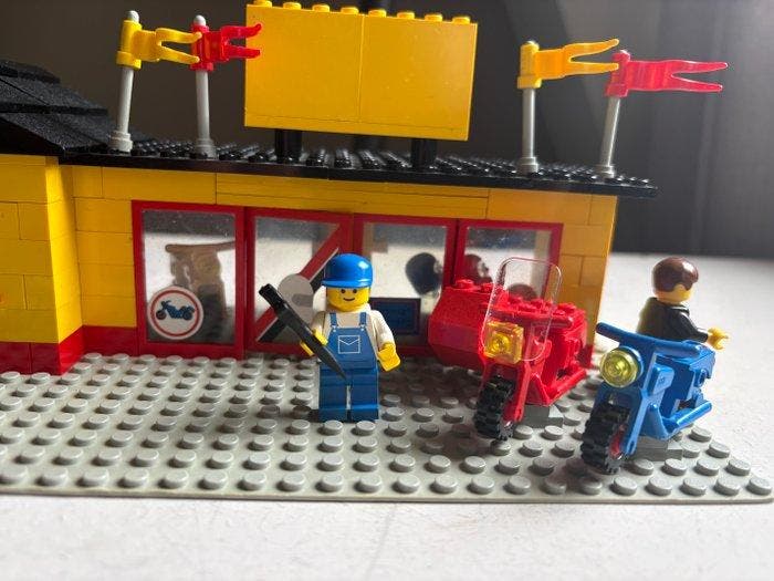 Lego - Classic Town - 6373 - Motorcycle Shop, Kinderen en Baby's, Speelgoed | Duplo en Lego