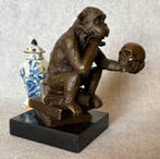 Beeld, Darwin aap op boeken 14.3 cm / 2 kg - 14.3 cm - Brons