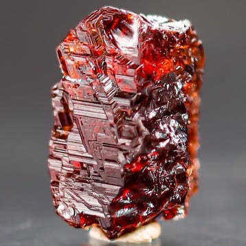 HAPAX Spessartine Edelsteen • 7,10 ct • Levendig robijnrood, Verzamelen, Mineralen en Fossielen